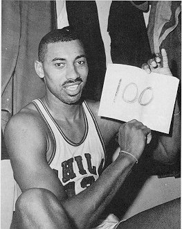 Wilt Chamberlain holding a sign after scoring 100 points